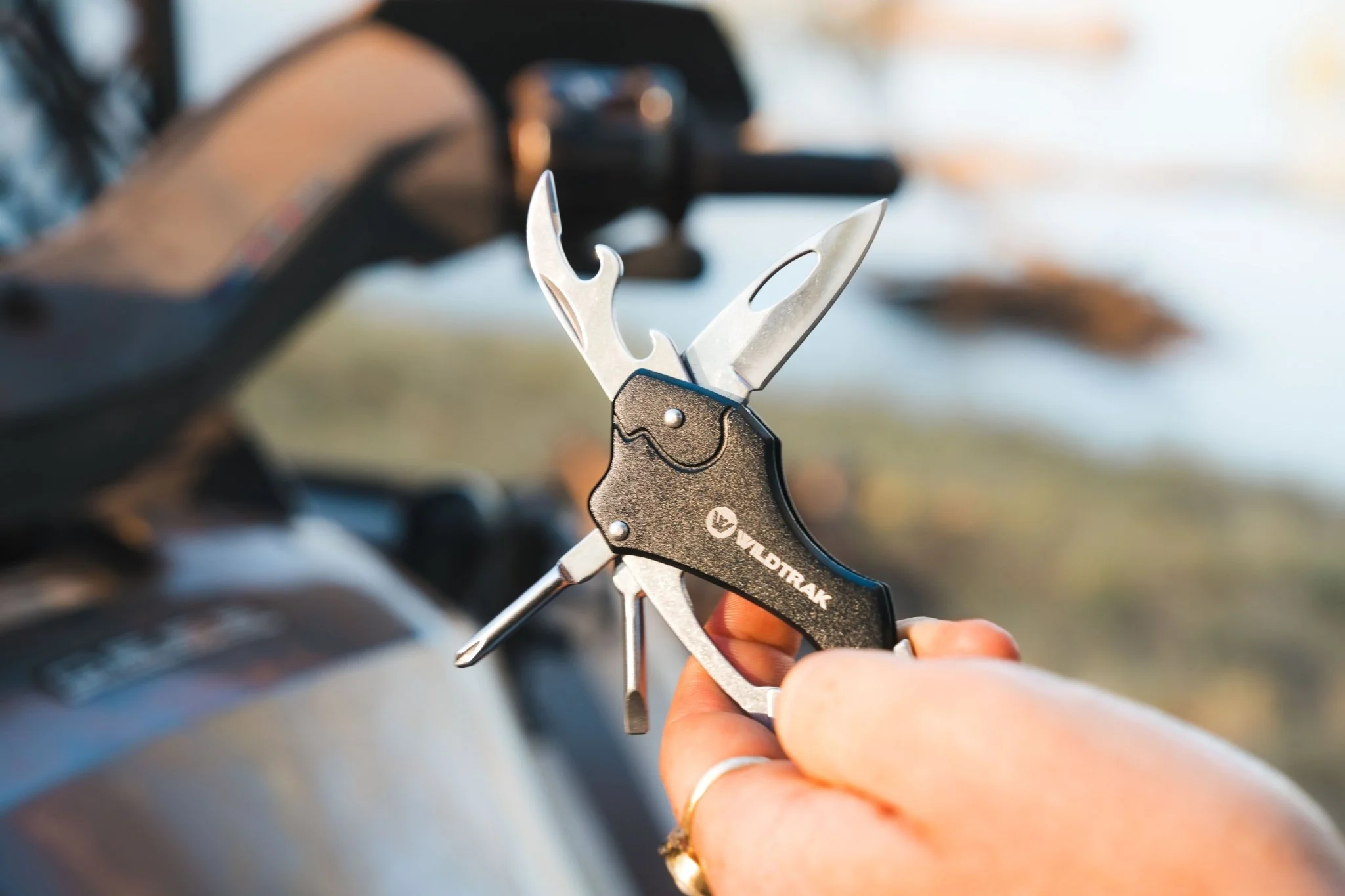 6 in 1 Multi Function Tool Key Ring with Army Knife - Image 3