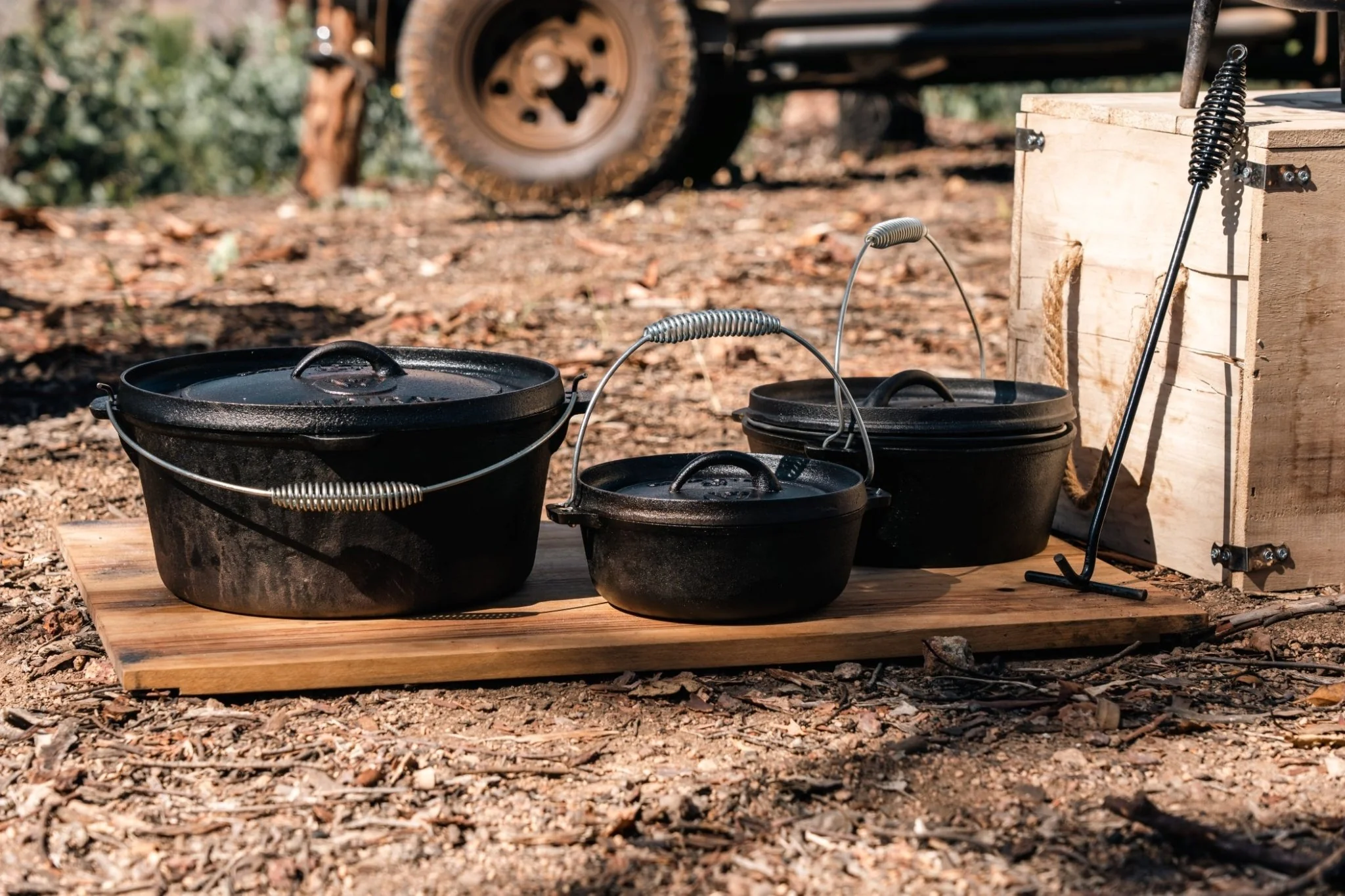 Cast Iron 9 Quart Heavy Duty Pre-Seasoned Round Camp Oven with Lip and Handle 31x16cm - Image 5
